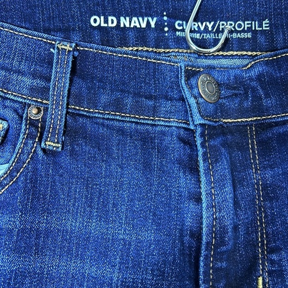 Old Navy Curvy Mid-Rise Women's Size 6 Short - Picture 3 of 4